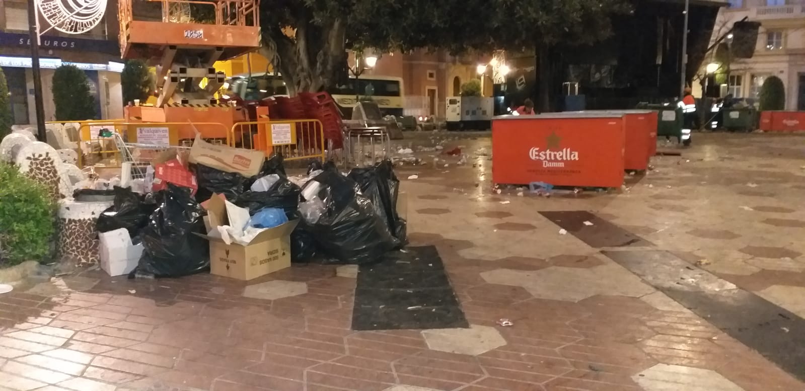 Castelló recoge una media de ocho toneladas de residuos a la hora en Magdalena