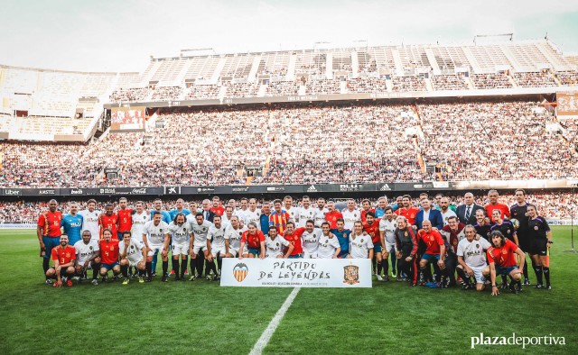 El Valencia rinde homenaje a su historia con una fiesta de leyenda