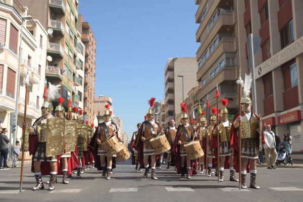 Escuadras romanas toman las calles de Vila-real como preludio de la Semana Santa