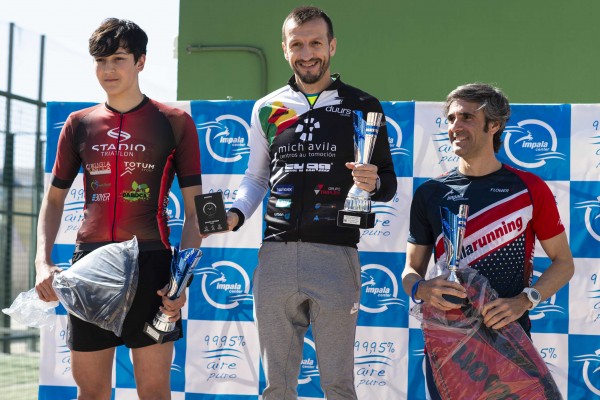 Belles y González ganan el Triatlón Indoor Grao de Castelló, primera prueba federada en la Comunitat