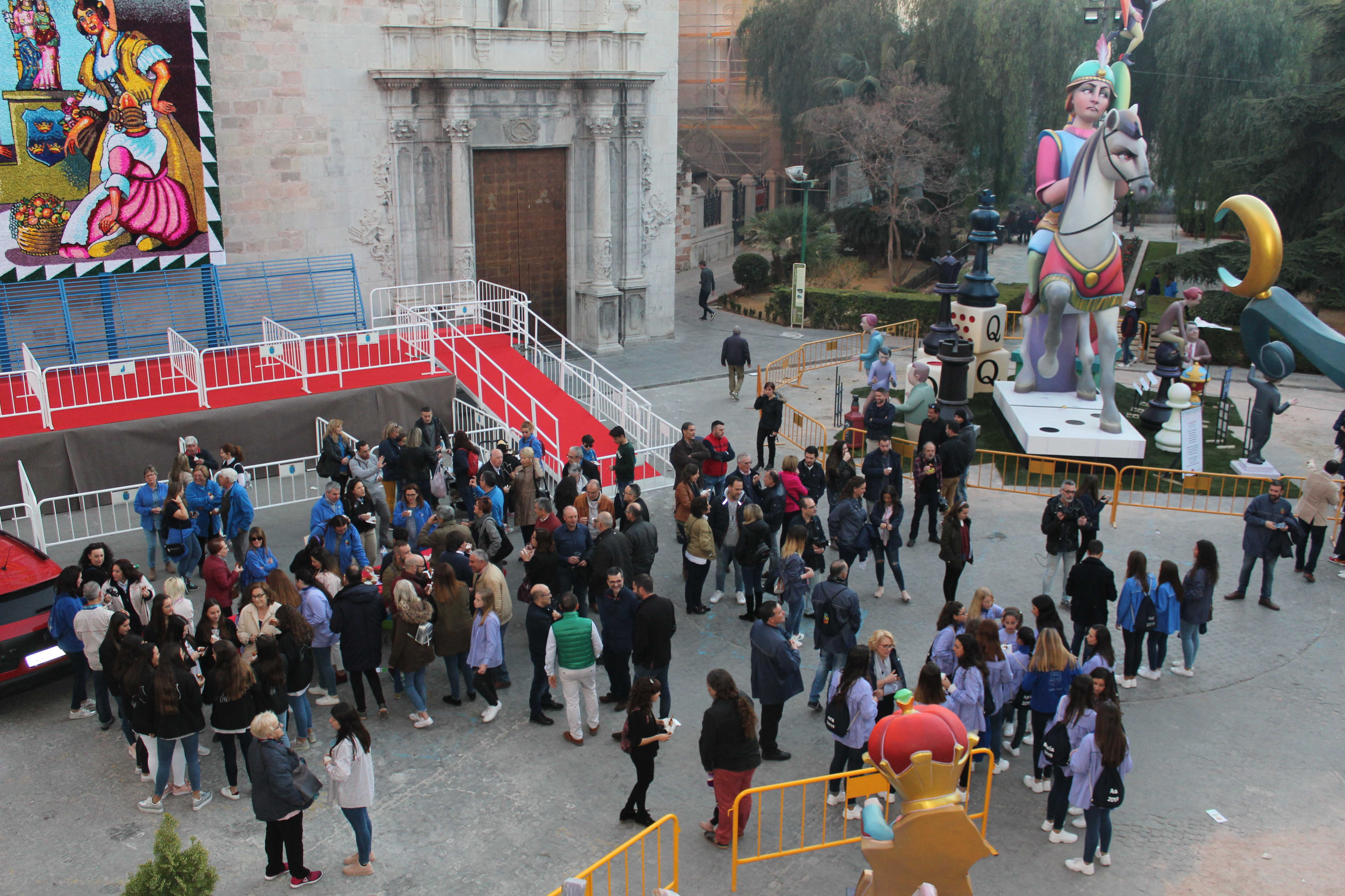 Borriana cumple con la tradicional Plantà de las Fallas