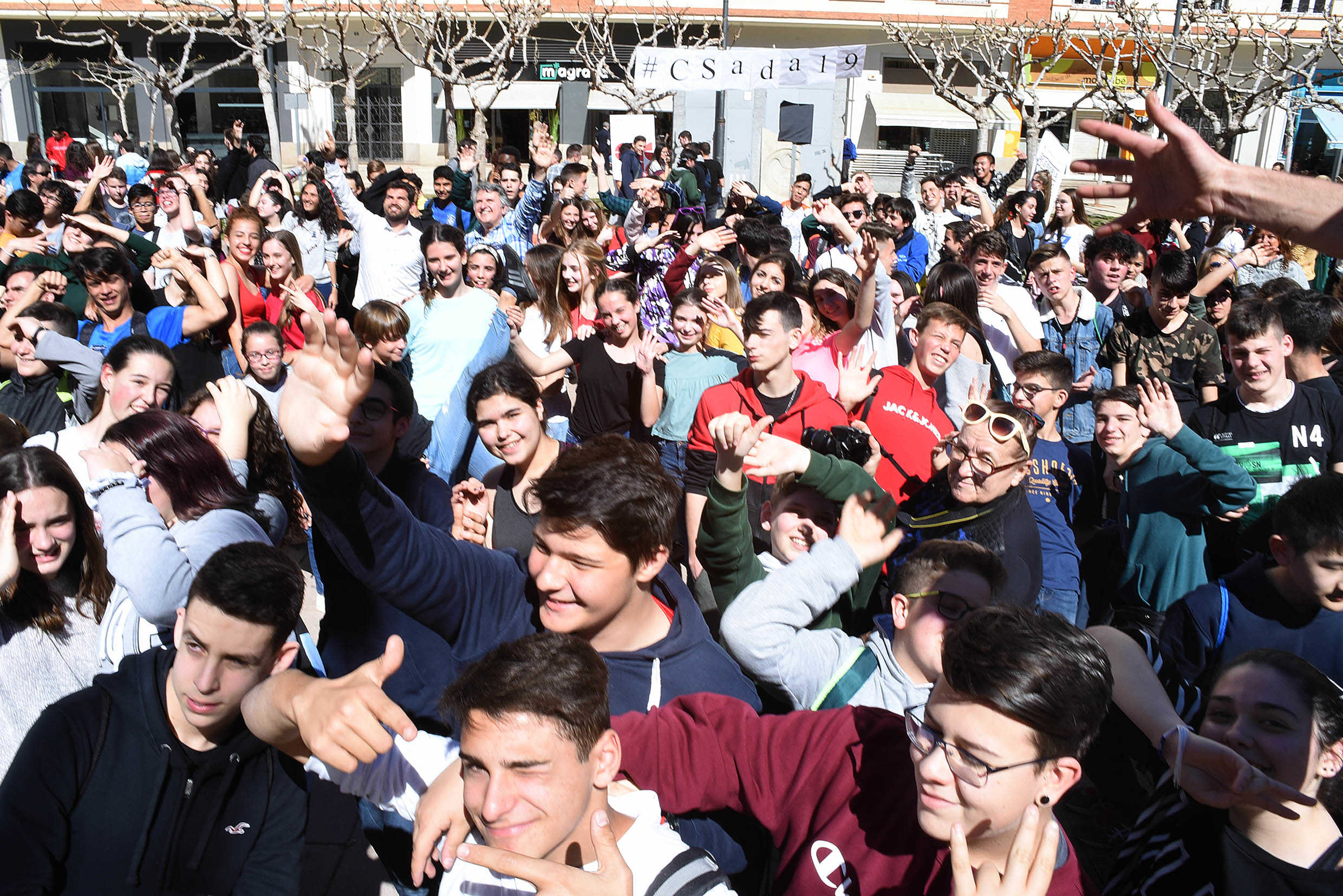 Miles de alumnos participan en la cuarta 'Castellonada', una gincana digital por la ciudad