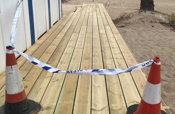 Benicàssim renueva la entrada al punto accesible de la playa de la Almadrava