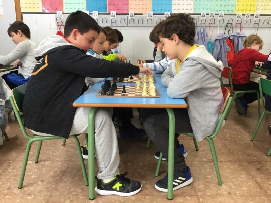 Un millar de personas conoce las instalaciones y el proyecto educativo del Colegio San Cristóbal