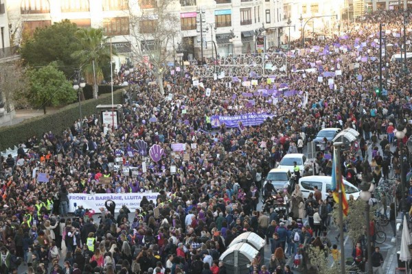 8M: Las mujeres vuelven a hacer historia en València