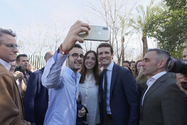 Casado denuncia el intento de la izquierda radical de instrumentalizar la lucha por la igualdad