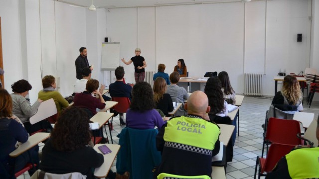 El Ayuntamiento de la Vall d’Uixó imparte un curso para mejorar la atención a las personas sordas