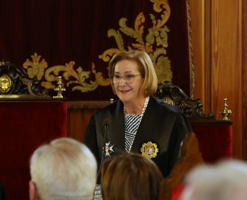 Teresa Gisbert pide 