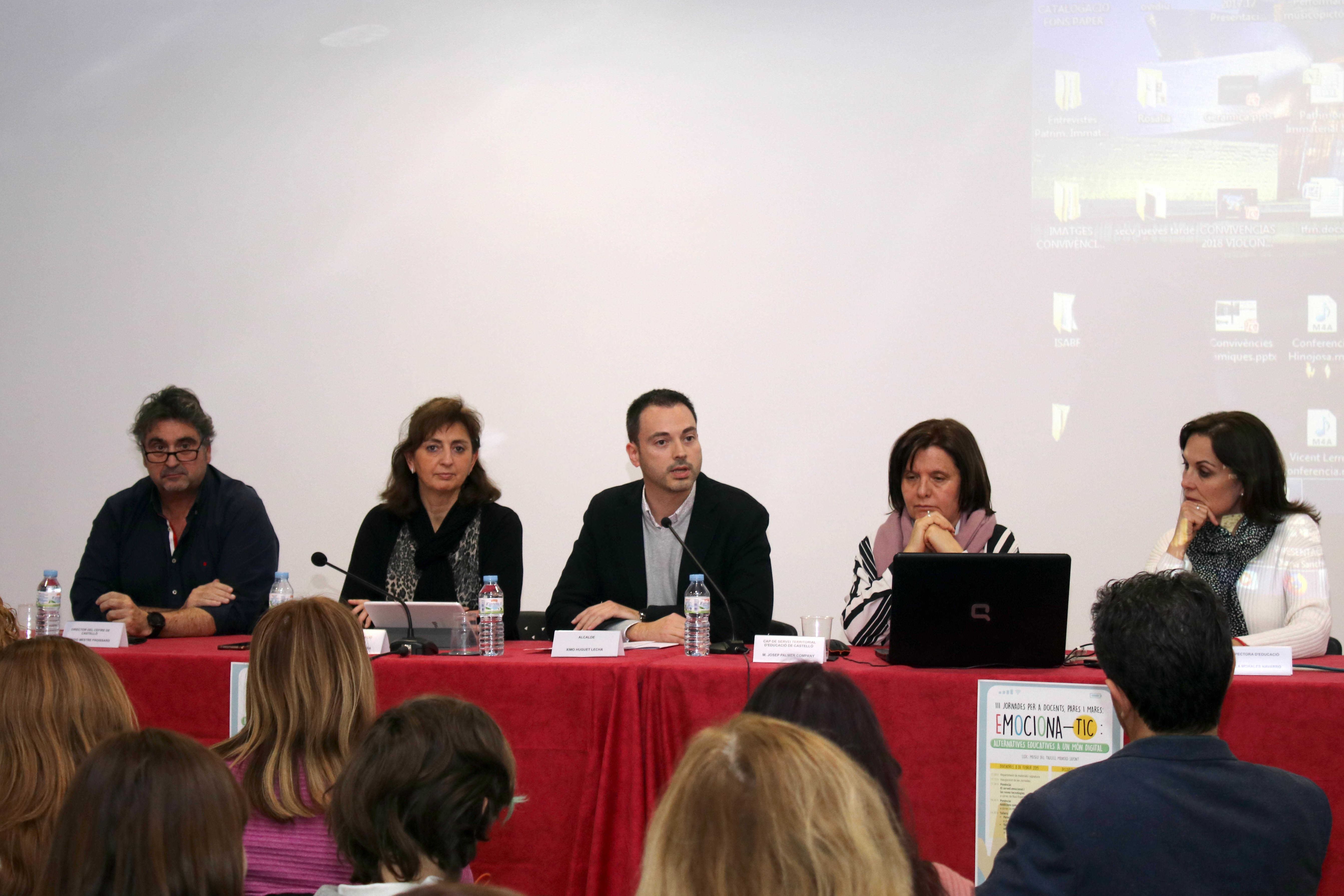 Onda forma a docentes, padres y madres sobre el uso de las nuevas herramientas digitales