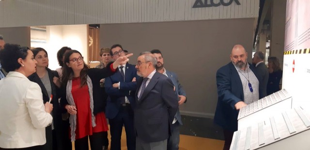 Oltra ensalza a la industria cerámica como ejemplo en innovación y liderazgo exportador  