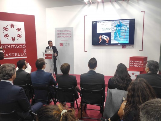 L’Alcora presenta la 39ª edición del Concurso Internacional de Cerámica-CICA 2019 en Cevisama
