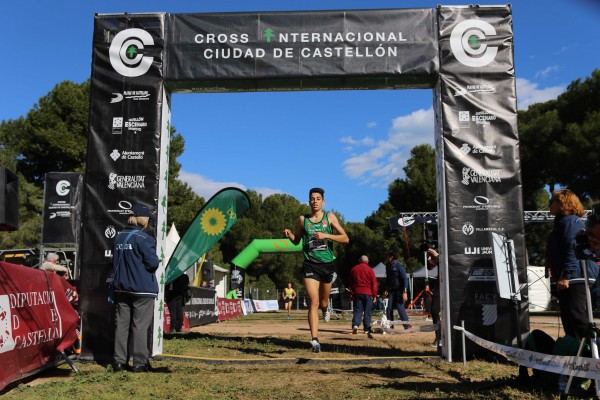 Thierry Ndikumwenayo y Cristina Espejo brillan en el Pinar y se llevan el Cross Ciutat de Castelló