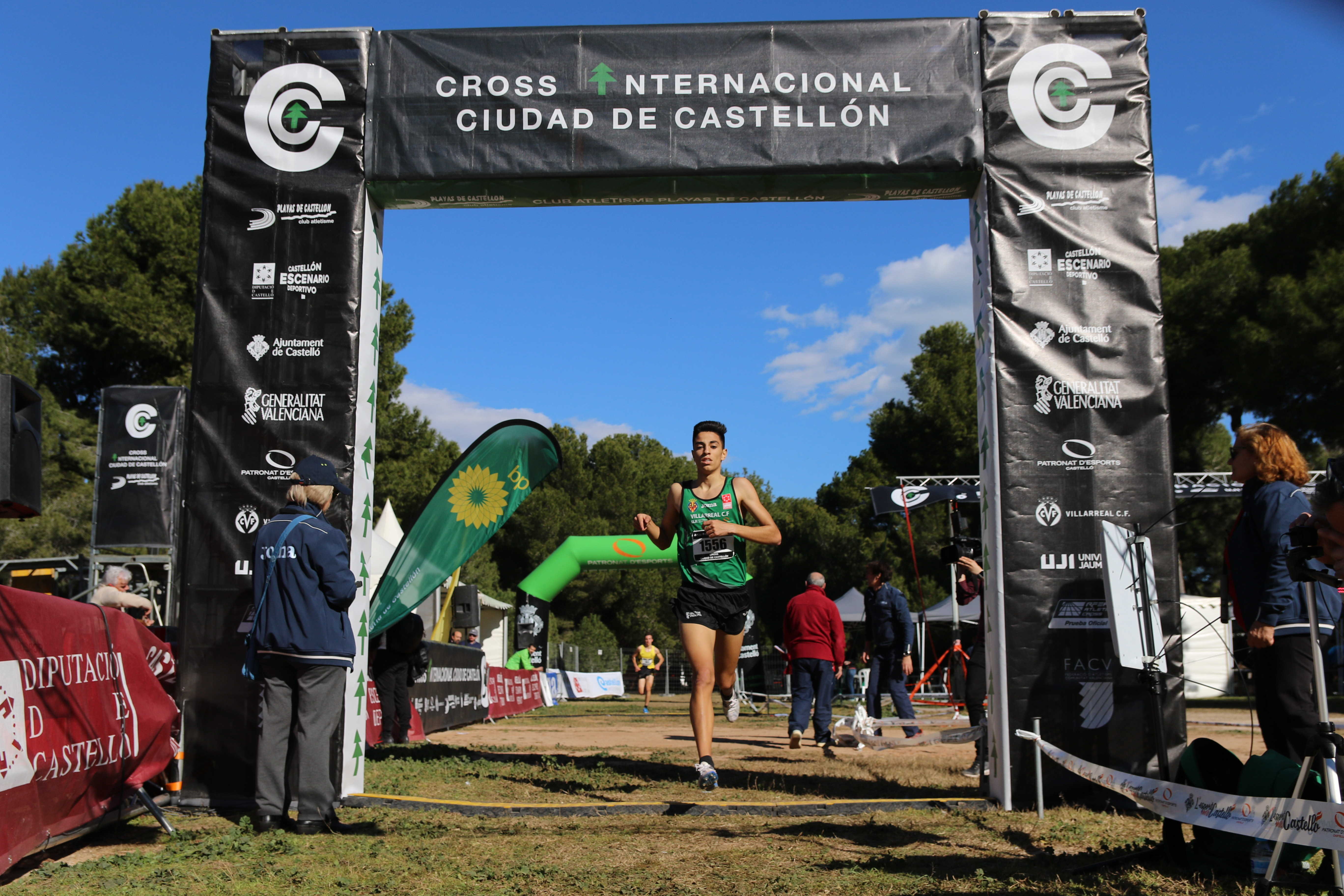 Thierry Ndikumwenayo y Cristina Espejo brillan en el Pinar y se llevan el Cross Ciutat de Castelló
