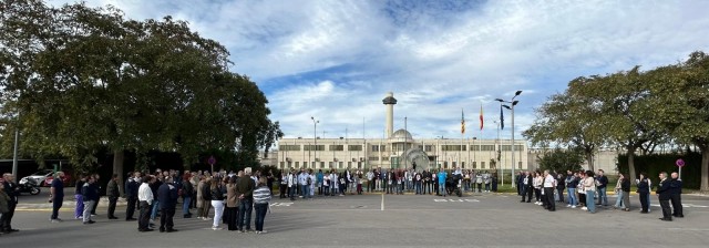 Trabajadores de la cárcel de Picassent se concentran en solidaridad con las víctimas de la Dana