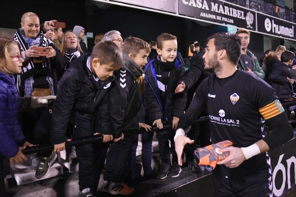 El Castellón da otro paso al frente y lo hace ante un rival directo, el Ontinyent (2-0)