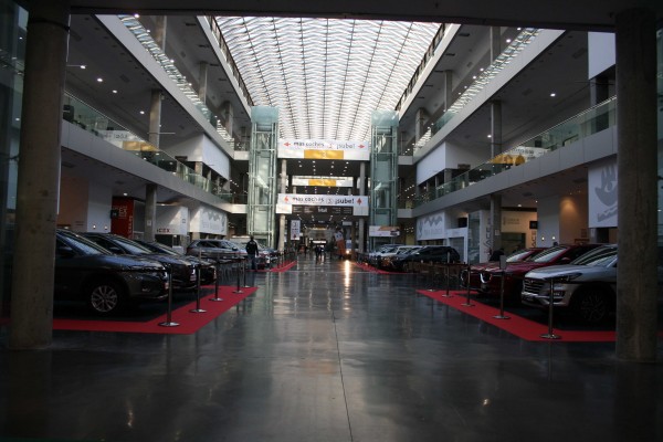 La Feria del Automóvil abre sus puertas con gran afluencia de compradores