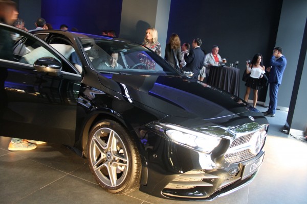 Mercedes-Benz Valencia presenta el nuevo Clase A en sus instalaciones de la calle Micer Mascó, 27