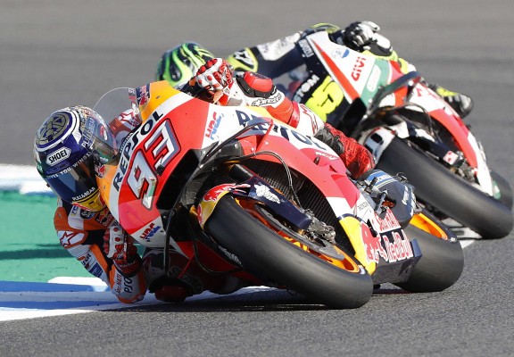 Márquez desespera a Dovizioso y gana el título

