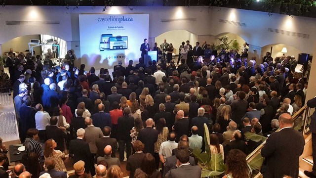 Más de 400 personas celebran la puesta en marcha de 'Castellón Plaza'