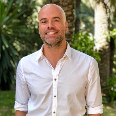 José V. Bustamente, candidato a alcaldable de Elche por Podem; Anabel Mateu, a diputada en Les Corts