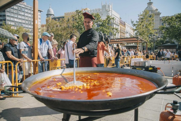 Alfonso Mira, de Aspe, lleva su paella de conejo con caracoles a València 