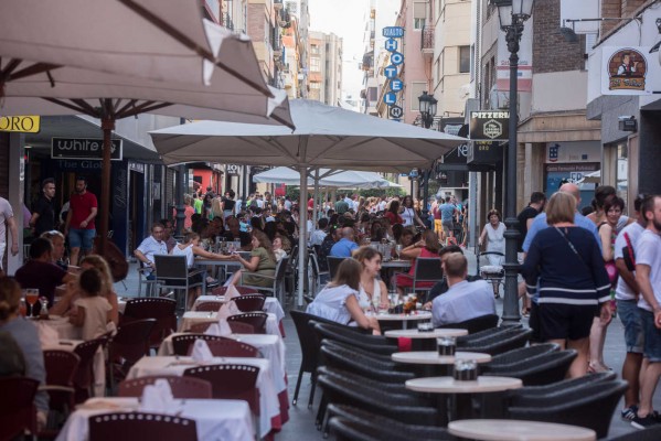 El primer dispositivo contra el 'botellón' en las zonas de ocio de Alicante se salda con 161 sanciones 