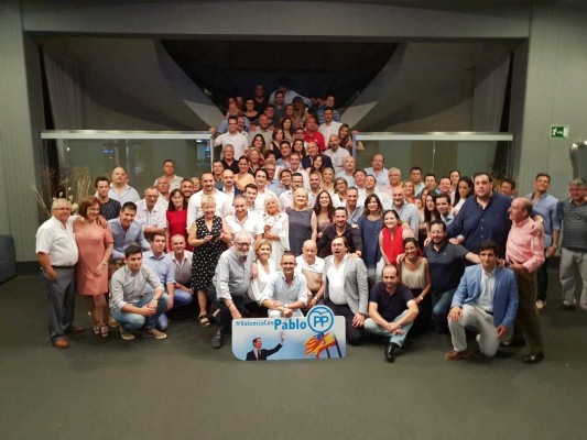 Cena multitudinaria de voluntarios de Casado con la oposición del entorno de Bonig