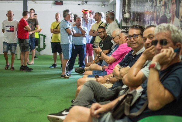Colas de aficionados en el primer día de venta de abonos

