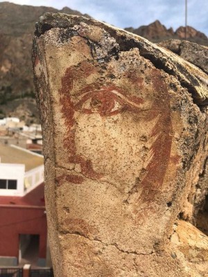 Destapan la pintura de una cara realizada en torno a 1726 en el tejado del Ayuntamiento de Redován