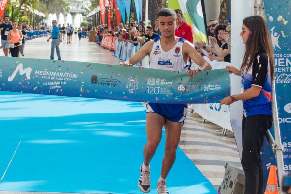 Hamid Bendaoud y Yamilka González vencen en la Media Maratón de Alicante

