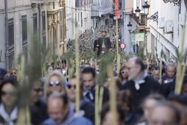 La presión policial logra dispersar el tradicional 'botellón' de Santa Faz