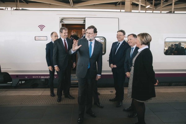 El primer AVE Madrid-Castellón llega con 32 minutos de retraso por una avería