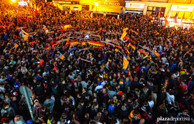 La afición del VCF brinda un cálido recibimiento a su equipo