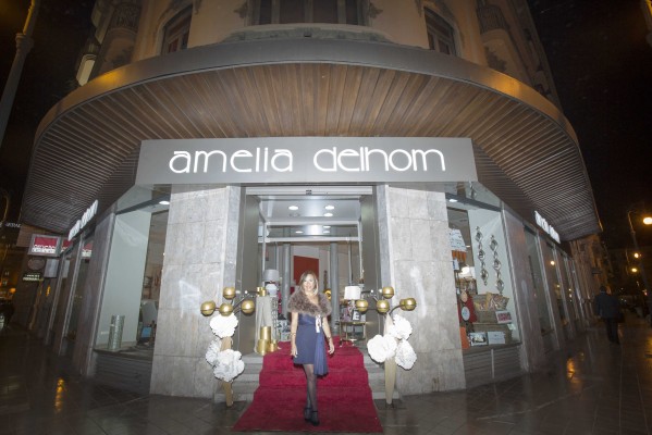 Amelia Delhom brinda con todos sus amigos en su aniversario