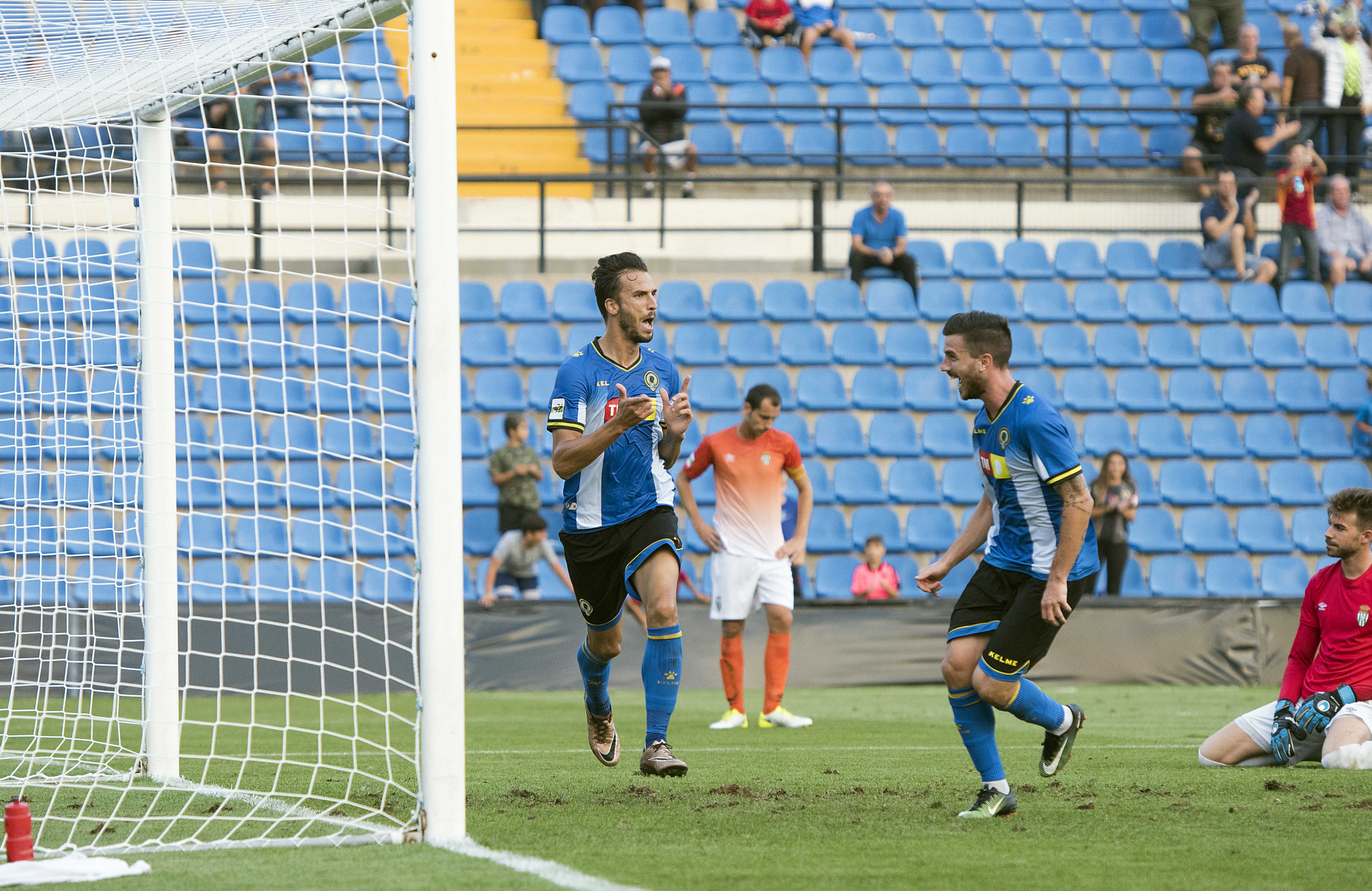Óscar Díaz conocerá este martes, en la consulta del doctor Ripoll, si se pierde el partido con el Baleares