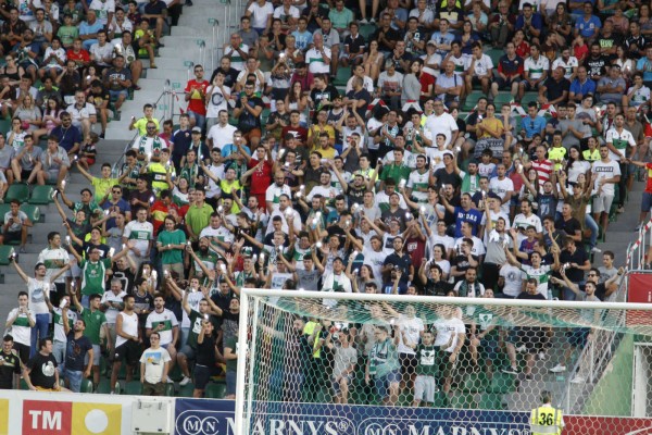 El Elche roza los 8.700 abonados pero quiere más