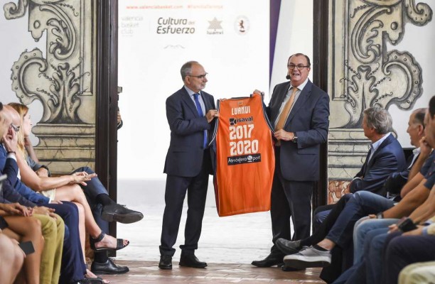 Valencia Basket y Luanvi renuevan patrocinio por tres temporadas más