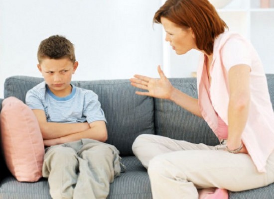 Los padres que imponen más restricciones en Internet no potencian las habilidades críticas de sus hijos