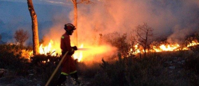 Los fuegos intencionados y las imprudencias suman más de la mitad de los incendios en la Comunitat