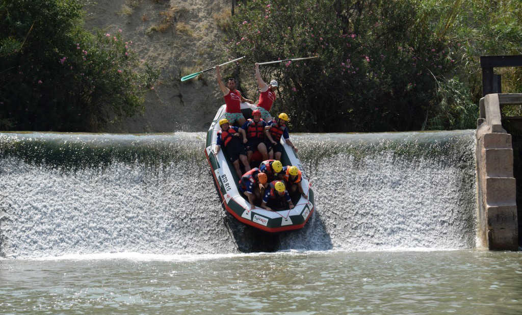 Mir se lleva a la plantilla a hacer rafting en el río Segura