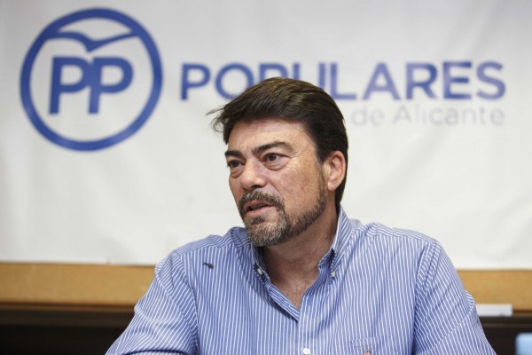 PP y C's tildan la sustitución del jefe técnico de 'caza de brujas'