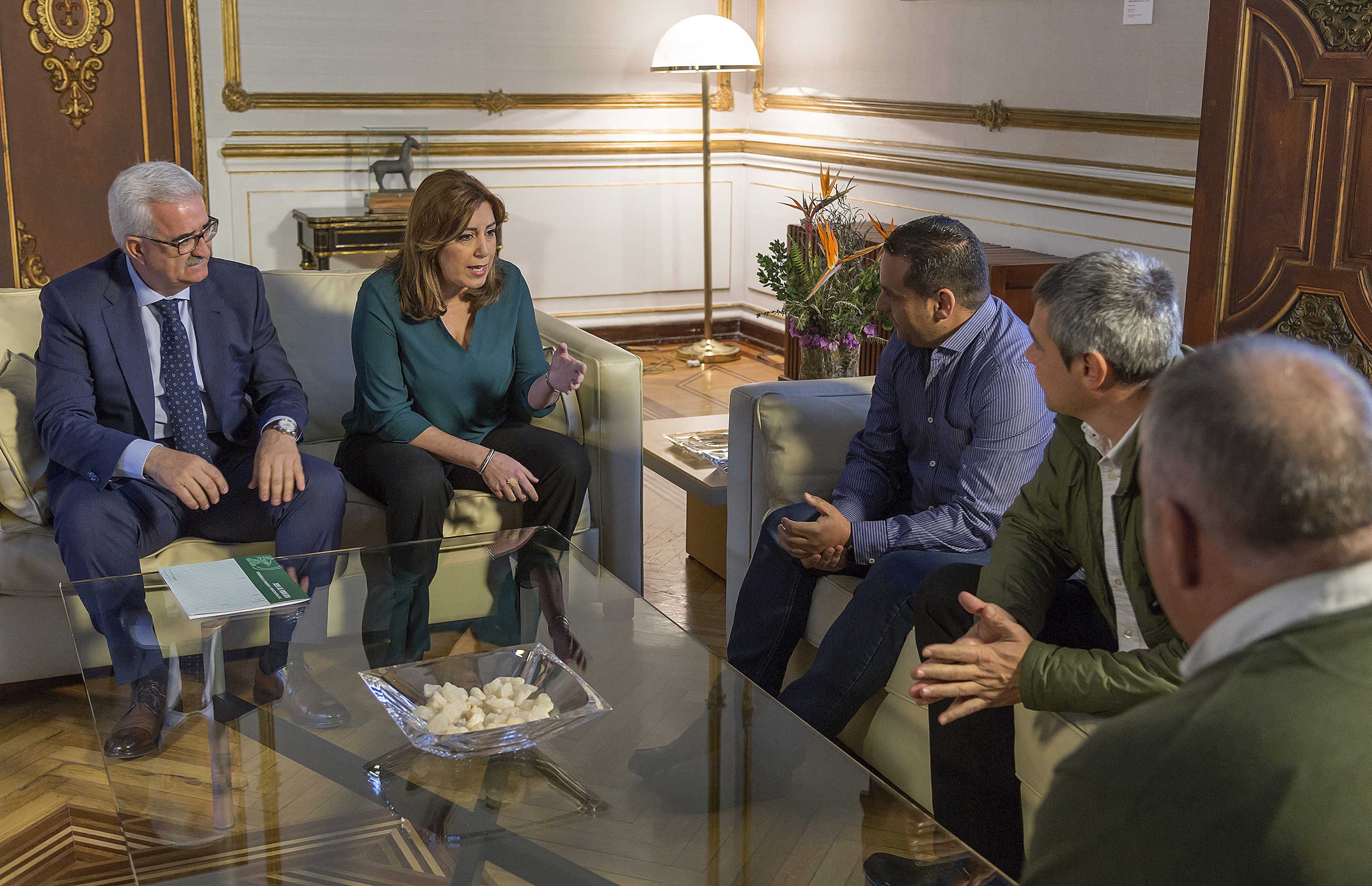 Los estibadores desvelan un acuerdo con Susana Díaz para frenar el decreto liberalizador de Fomento