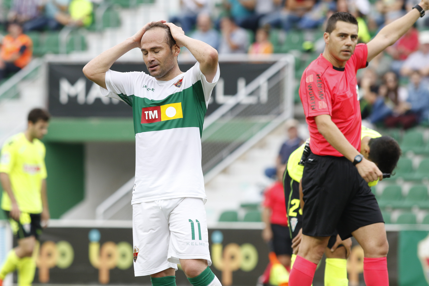 Competición impone un partido de suspensión a Nino, sanción que el Elche recurrirá