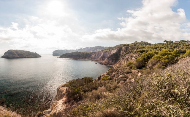 La Generalitat sólo permitirá instalaciones deportivas y campings en primera línea del mar