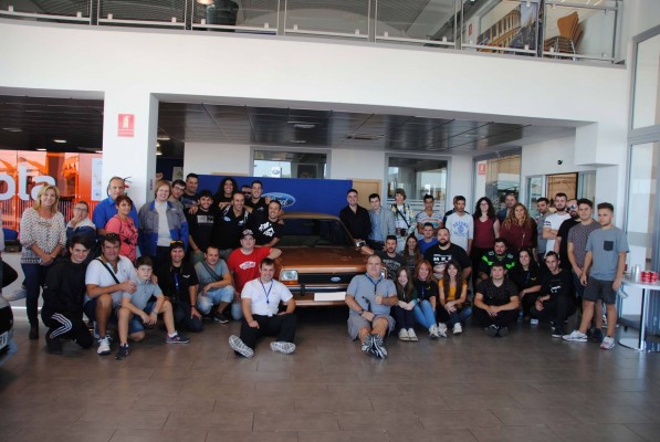 El Club Ford Fiesta España visita Vedat Mediterráneo en Almussafes en el 40 aniversario de este clásico