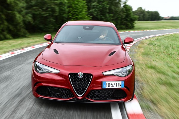 El nuevo Alfa Romeo Giulia Quadrifoglio automático marca un nuevo récord en Nurburgring con 7:32 minutos‏