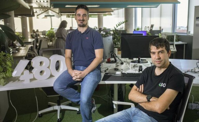Cuatroochenta ganó 665.490 euros hasta septiembre, casi tres veces más que un año antes
