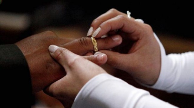 El Obispado estudia medidas disciplinarias a un cura por bendecir la unión de dos mujeres en Onda