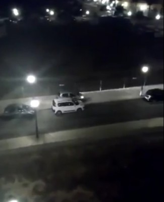 Un conductor kamikaze siembra el pánico en Benimàmet circulando por la acera y realizando trompos