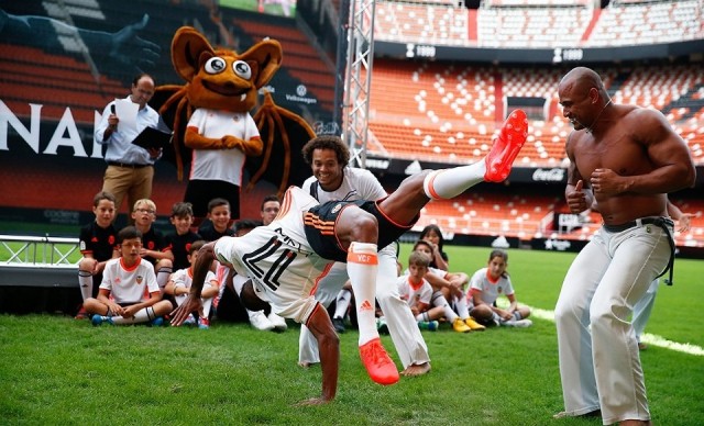 Las mejores imágenes de la presentación de Nani en el Valencia CF